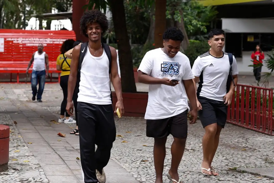 Enem: aplicativo do MEC traz simulados e correção da prova de redação