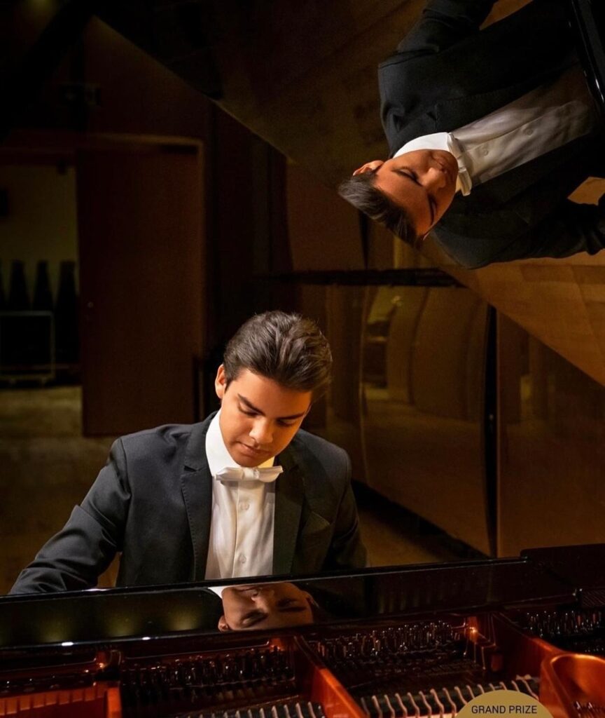 Théo Singh apresenta recital de piano na Sala Fundec neste domingo (26)