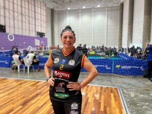 Craque do vôlei sentado quer repetir medalha nas Paralimpíadas, mas agora no atletismo