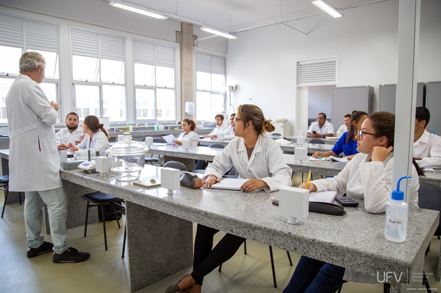 Criação de 8,6 mil novos cargos na Educação é enviada ao Congresso