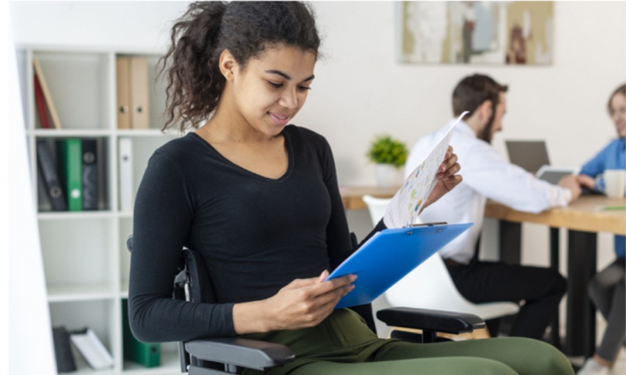 Governo de SP firma acordo com associação de bares e restaurantes para inclusão de pessoas com deficiência