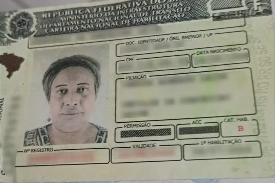 Foto da carteira de motorista poderá conter itens religiosos