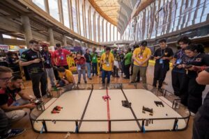 Sorocaba sedia Tech Arena 2025 com batalhas de robôs e solidariedade