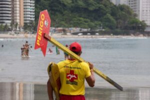 Veja recomendações dos Bombeiros para reduzir situações de perigo no mar