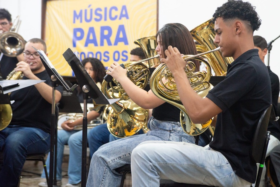 Alunas e alunos da Emesp Tom Jobim. Foto: Robs Borges