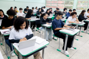 Ano letivo nas escolas estaduais de SP começa na segunda-feira (2); confira o que muda em 2026