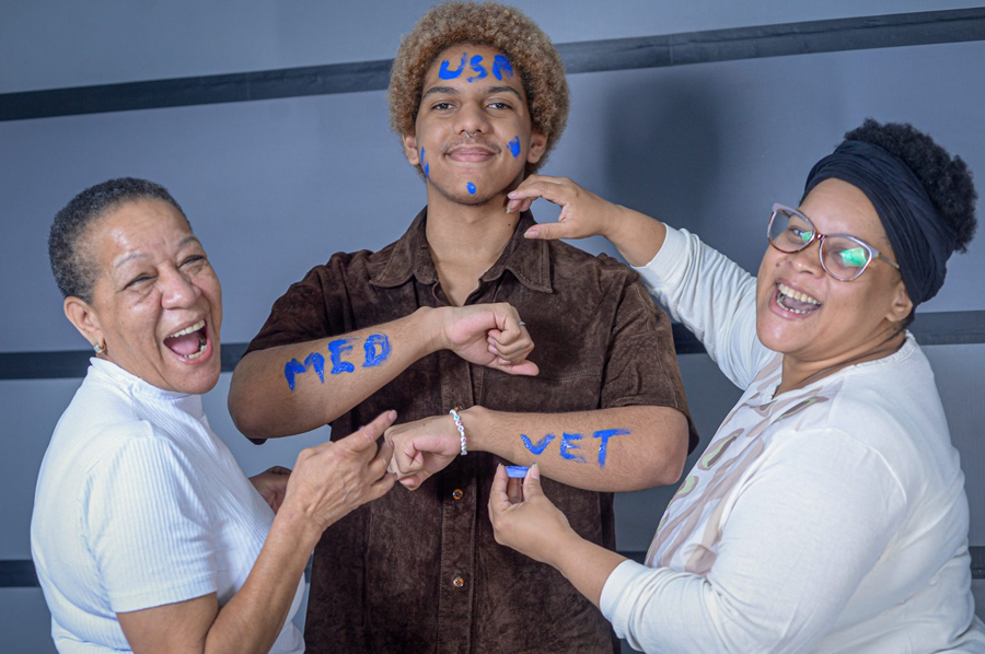 Renan concluiu o Ensino Médio na Escola Estadual João Dias da Silveira Professor, em Guarulhos Foto: Marco Ankosqui
