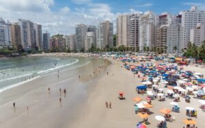 Veja o que pode e o que não pode ser cobrado no comércio das praias, segundo Procon-SP