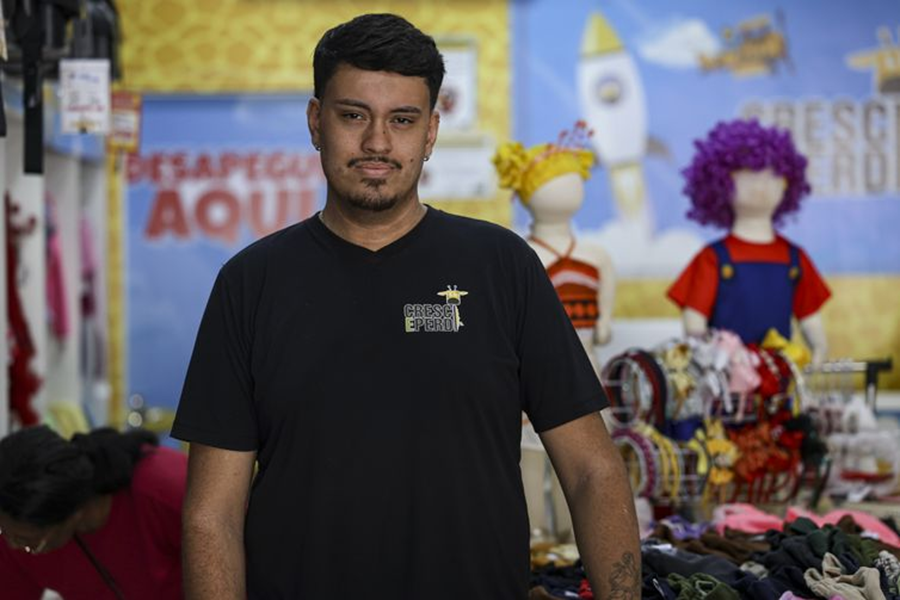 O gerente de loja Pedro Henrique Mendonça Marques diz que isenção do IR para quem ganha até R$ 5 mil faz justiça tributária - Foto Marcelo Camargo/Agência Brasil
