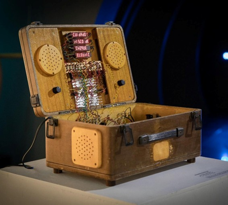 Em diálogo com a exposição, plataforma de música experimental traz ao Paço apresentações de quatro artistas que propõem um percurso dedicado ao encontro entre som, corpo e espaço