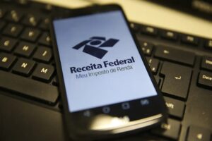 Governo envia alertas sobre imposto de renda pelo Gov.br e WhatsApp