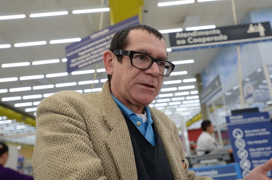 Alvarenga do Brasil, o professor João Alvarenga, é consultor do idioma