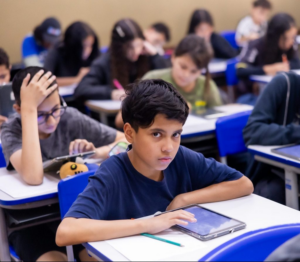 Notas individuais no Saresp dão acesso às aulas de inglês preparatórias do Prontos pro Mundo