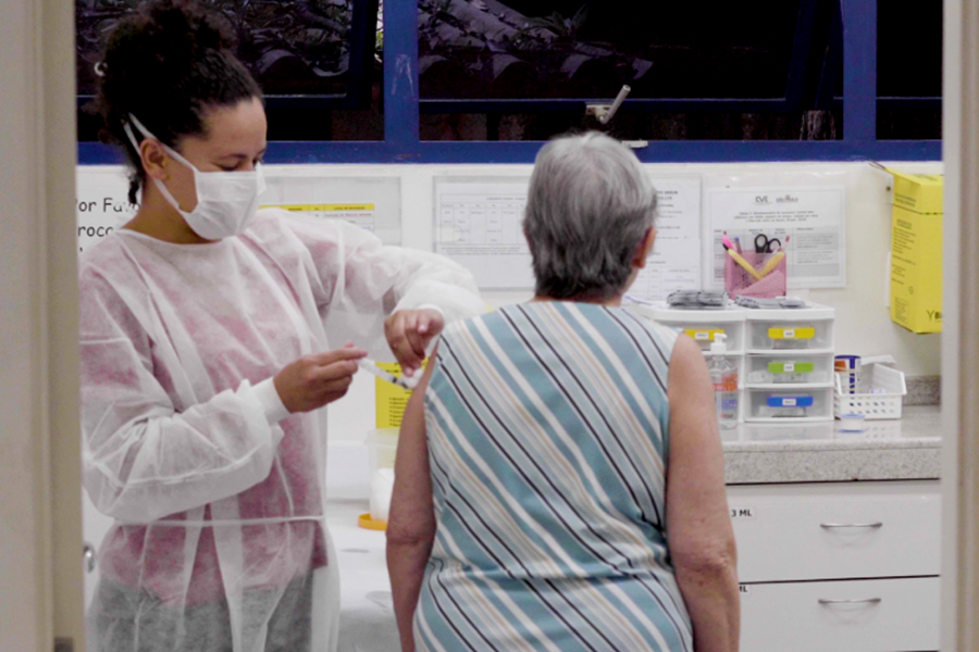 Governo de SP reforça vacinação contra a gripe com chegada do outono e convoca público prioritário
