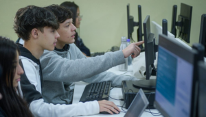 BEEM abre 20 mil vagas de estágio para estudantes do Ensino Médio em SP