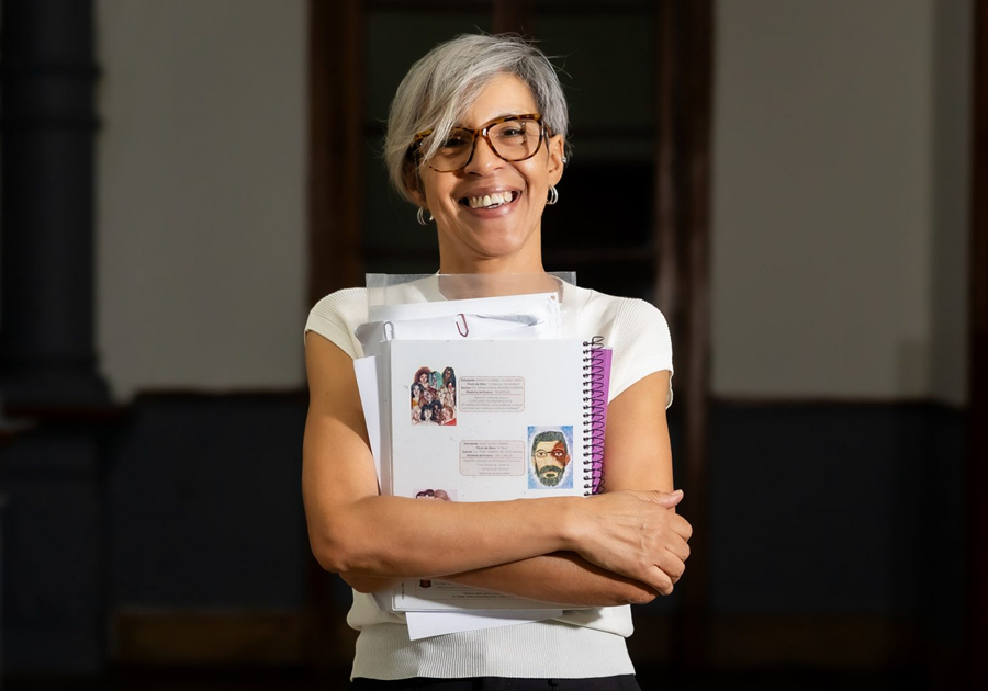 Ana Paula Alcântara voltou a estudar aos 57 anos e é aluna da EJA flexível da Escola Estadual Padre Antonio Vieira. Foto: Paulo Savala/Educação SP
