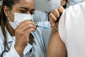 Saúde SP faz alerta e convoca população para vacinação contra a gripe