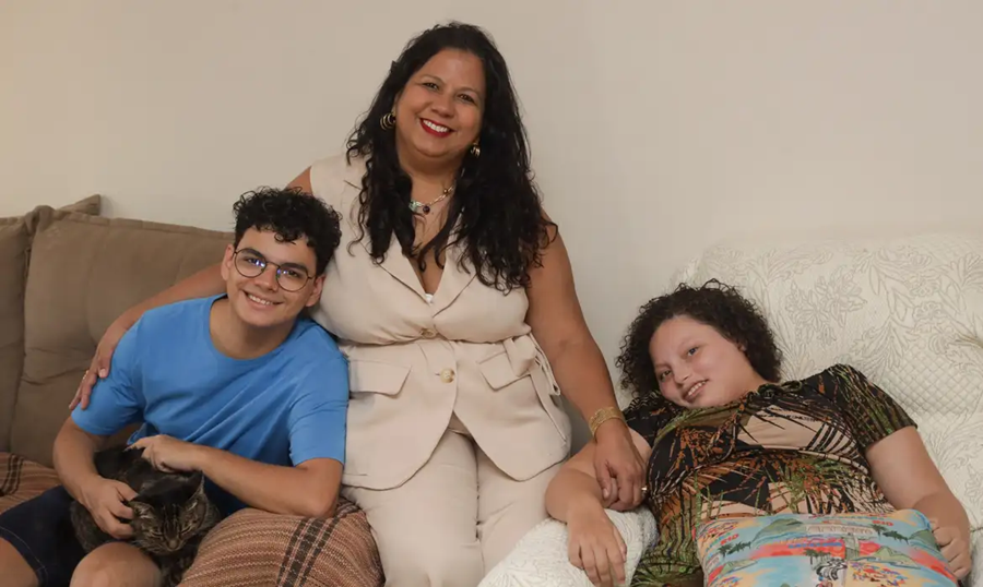 Estudantes autistas têm direitos garantidos por lei, mas especialistas alertam: inclusão escolar ainda enfrenta barreiras cotidianas
