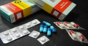 Pesquisa revela que preço do mesmo medicamento pode variar até 2.433% entre farmácias de São Paulo