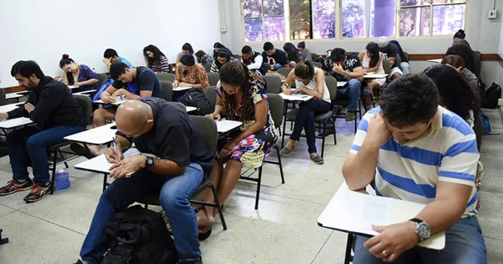 Encceja 2026: provas são neste domingo; veja onde fazer