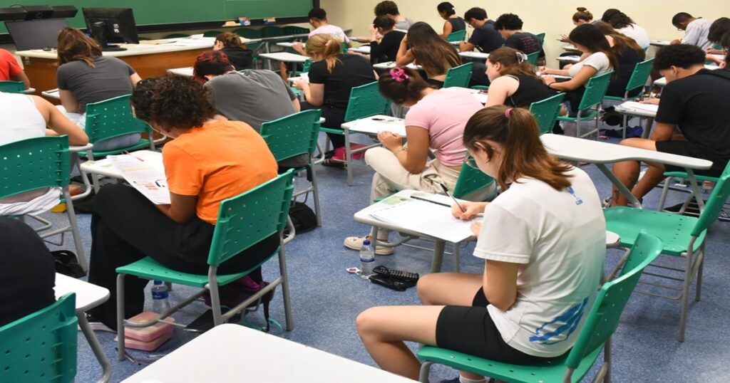 Estudantes em preparação para o Vestibular Unicamp 2027, cujas inscrições seguem abertas até 31 de agosto.